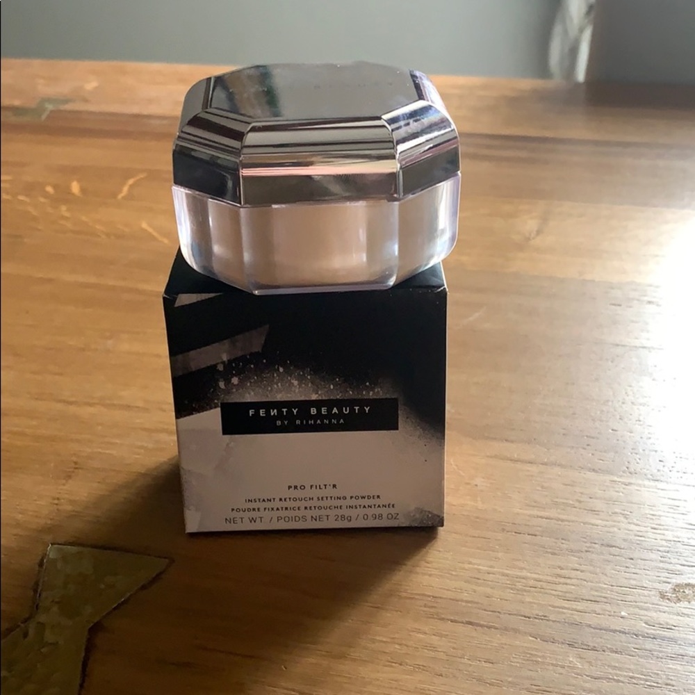 Fenty  pro filt’r instant retouch setting powder